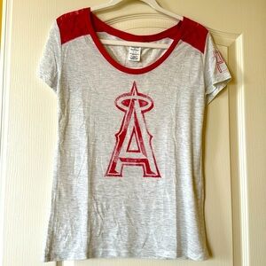 Victoria’s Secret Pink MLB collection. Scoop neck tee